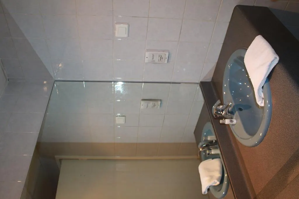 Le Relais De Thiais Apart Otel 2*